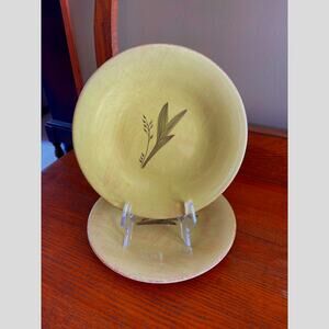 Sur La Table Set of 2 Green Salad Plates Leaf Design 8.75" Made in Portugal